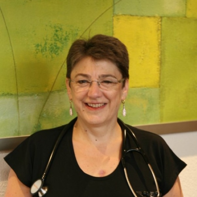 Dr. med. Julia Collecutt-Dietsche